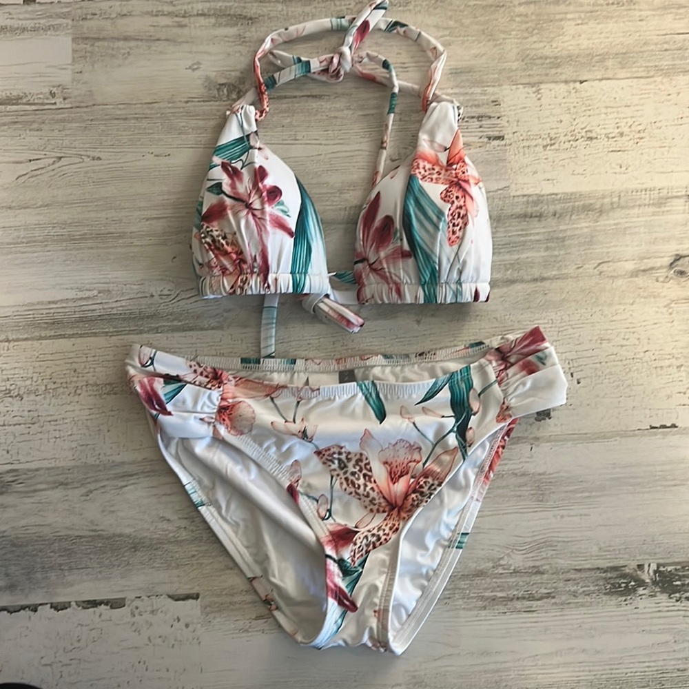La Blanca top US size 2 Bottom, U.S., size 6